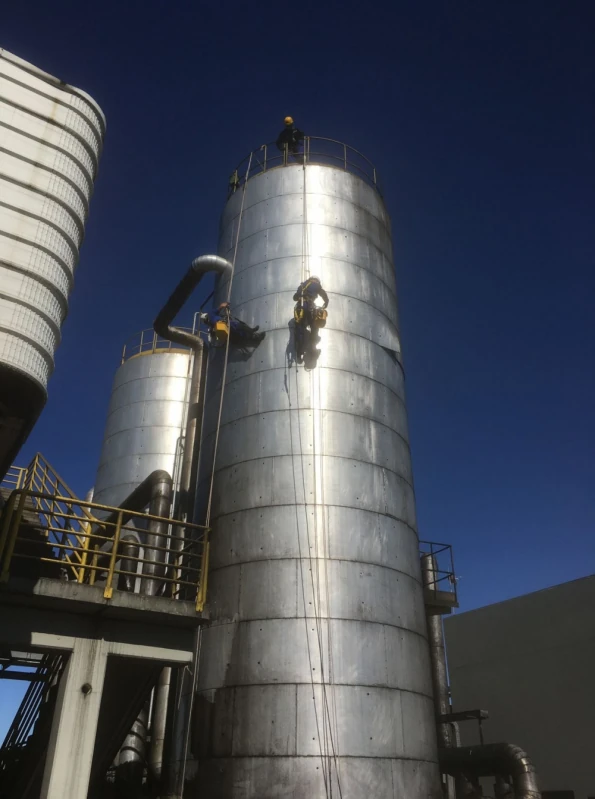 trabalho em altura limpeza de fachadas